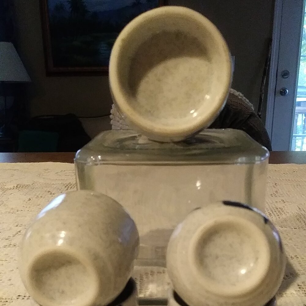 🪷 🎍White and Blue Bamboo Japanese Ceramic Sake Bottle and 4 Cups - Picture 9 of 9